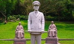 蔣介石 Taoyuan, Taiwan - May 2016: Sun Yat-sen and Chiang Kai-shek's statues in Cihu, Chiang Kai-shek and Chiang Ching-kuo historical and cultural park