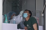 曼谷貧民窟內臨時疫情檢測站