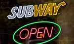 他本想當醫生，卻用跟朋友借來的1000美元開了間名為Subway的速食店