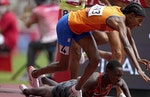 荷蘭長跑選手哈桑東京奧運比賽田徑跌倒