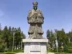 山西省忻州市忻府區韓岩村元好問墓的元好問銅像