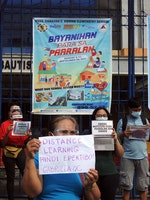 菲律賓家長示威 盼讓學生重返校園