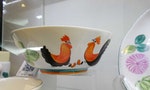 《食神》 中的公雞碗哪裡來？從一名華人陶瓷師傅移民當地，到成為「陶瓷之都」的泰國南邦