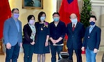 民進黨團添戰力達61席：林靜儀立法院宣誓就職，會繼續待在陳柏惟的國防外交委員會