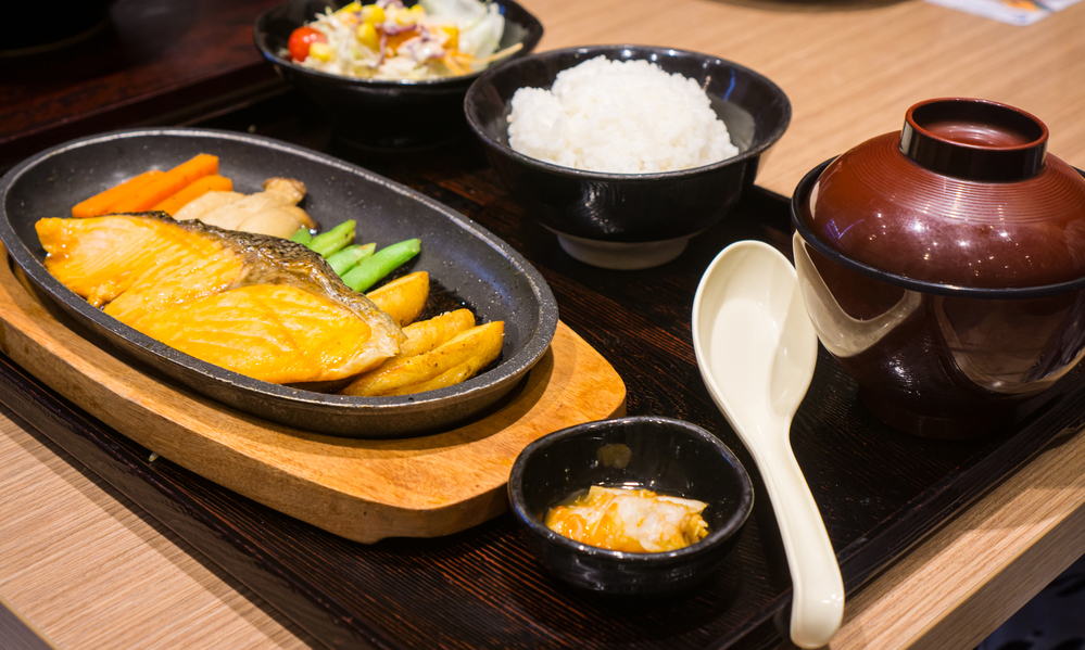 日本和食考》：「請容我享用」到底是什麼意思？只吃一碗飯不符合日式