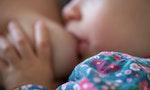 75％新生兒母親母乳含塑膠微粒，學者仍鼓勵親餵：奶瓶泡配方奶風險更高