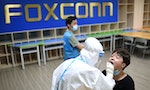 河南鄭州疫情爆發，富士康員工掀「徒步返鄉潮」，衝擊蘋果供應鏈iPhone出貨恐再下修