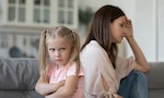 《因為我是女性》：「情感混亂的母親」在養育中的典型特徵是，常常情緒性失控地對待孩子