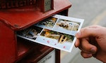 在沒有社群媒體的年代，觀光客會將貼文寫在明信片上，寄給最想念的親朋好友