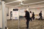 美國期中選舉 選民把握時間投票