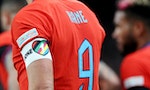 2022卡達世界盃：FIFA施壓「戴OneLove袖標上場就給黃牌」，歐洲球隊聲援同志活動踩剎車