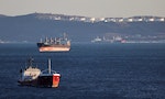 俄羅斯石油限價意外造成塞船加劇：土耳其堅持油輪沒有投保不給過，「碰撞漏油污染誰來賠？」