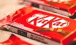 誕生於英國，KitKat如何擄獲日本人芳心，還替它開發許多獵奇口味？