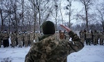 【圖輯】烏克蘭最前線：牙醫、教練和主婦紛紛拿起槍枝保家衛國，對俄羅斯來說將是一場噩夢