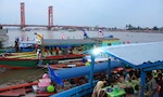 印尼巨港慶元宵：年輕男女登「葛瑪羅島」求姻緣，緬懷當地公主與中國王子的愛情故事