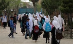 阿富汗女性原有望時隔七個月重返校園，塔利班卻向保守派妥協再次關閉女校
