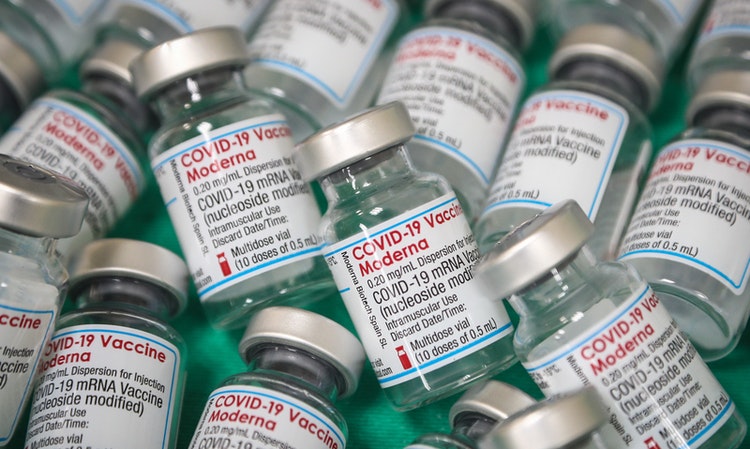 《疫苗商戰》：黃翊群靈機一動——莫德納應該製造疫苗，而不是藥物