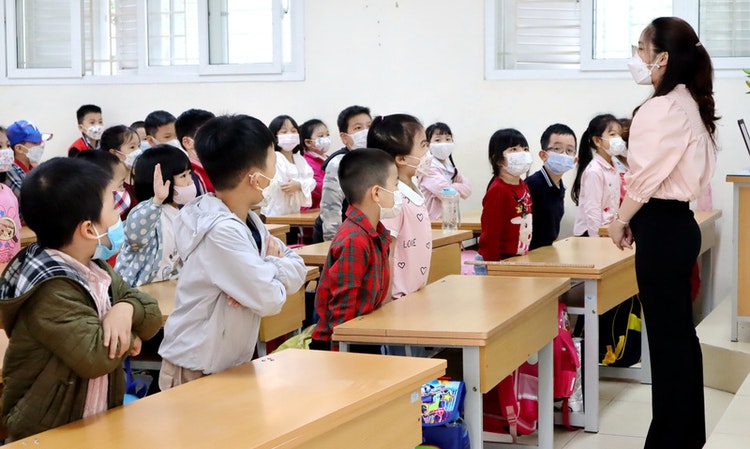 因疫情「宅在家」近一年，越南河內近百萬名小學生終於重返校園