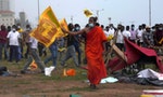 斯里蘭卡動亂至少5死189傷，總理宣布辭職後數千民眾持續包圍官邸，議員射傷民眾後飲彈自盡