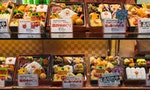 從冷掉也好吃的燒賣，到要價21萬的豪華料理：日本鐵路便當的起源