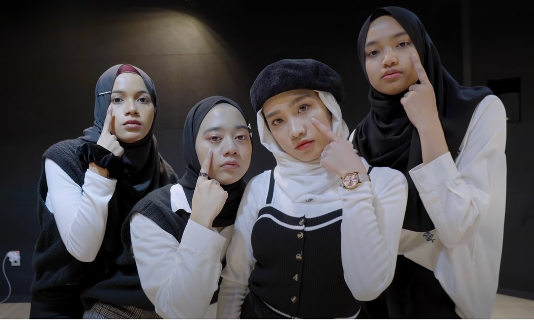 打破保守框架，馬來西亞穆斯林網紅戴頭巾跳Kpop：這就是我的生活方式 – The News Lens 關鍵評論網