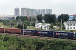 CR_Express_train_near_Putian,_Zhengzhou_