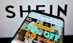 中國品牌「Shein」衣物標籤上疑似出現求救訊息，快時尚背後的供應鏈、二手衣問題