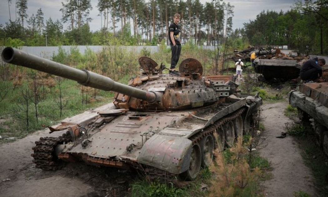 Россия потеряла более 700 танков на Украине, будут ли танки играть роль на поле боя в будущем?  — Сеть критических обзоров News Lens