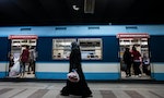 開羅地鐵首位女性駕駛上路：有乘客臉上寫著「女人駕駛列車並不安全」