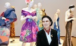 日本服裝設計師「蝴蝶夫人」 森英惠96歲辭世，以「東方遇見西方」打進巴黎時裝界