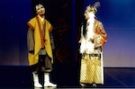 1995年《春天的花蕊——寶釧、素貞與青兒》，王榮裕首次與母親謝月霞同台演