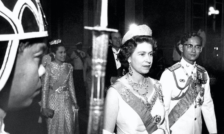 泰國皇室雖未出席英女王喪禮，不過前泰王蒲美蓬卻與伊莉莎白二世關係匪淺