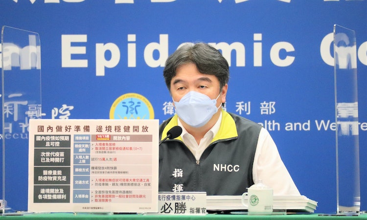 今日本土新增4萬4665例、死亡53例：疫情可控，「0+7」入境防疫新制10/13起如期實施