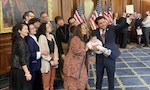 美國國會成立「奶爸連線」，力推各項協助美國工薪家庭法案，包括帶薪育嬰假