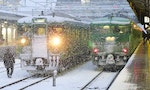 大雪日本電車下雪車站月台