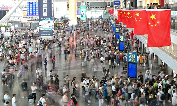 中國十一長假人潮回流，經濟復甦「慢半拍」，民間消費力度仍是個謎