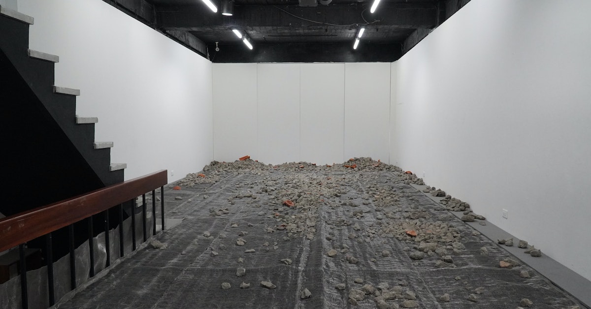 Kommentieren Sie Huang Peiqis Einzelausstellung „A Good-for-Nothing Haunted by Things“: die Kluft zwischen Rückzug, Verlassen und „Wieder“ – Seite 1