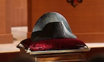 拿破崙標誌性「雙角帽」以6671萬天價售出，創拍賣會同款古物最高價
