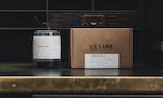 在沉穩的木質氣味中嗅到一絲甜暖香氣：LE LABO推出全新香氛蠟燭「降龍涎香17」