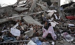 土敘強震救援黃金72小時過去，出動重機具開挖，台灣搜救隊：多處飄屍臭味