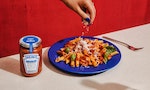 靈感取自Gigi Hadid的一道食譜：亨氏攜手Absolut推出「伏特加番茄義大利麵醬」