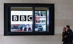 主持人不能在私人推特批評政治？BBC面對政府和右翼媒體的進退失據