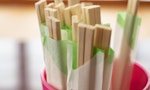 你的筷子總是「左右不平均」？日本網友分享了完美掰開免洗筷的超簡單方法