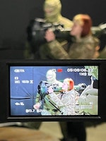 烏克蘭女性自願接受反裝甲火箭訓練