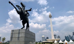 印尼獨立廣場上的國家紀念塔與獨立紀念雕塑