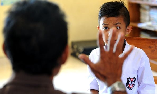 安德魯所羅門《比遠方更遠》：身障者的烏托邦？人人通手語的印尼峇里島「聾人村」
