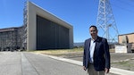 NASA艾姆斯研究中心主任杜龍蓀與風洞合影