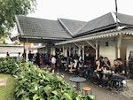 印尼年輕人在1958年創立的老咖啡店交際